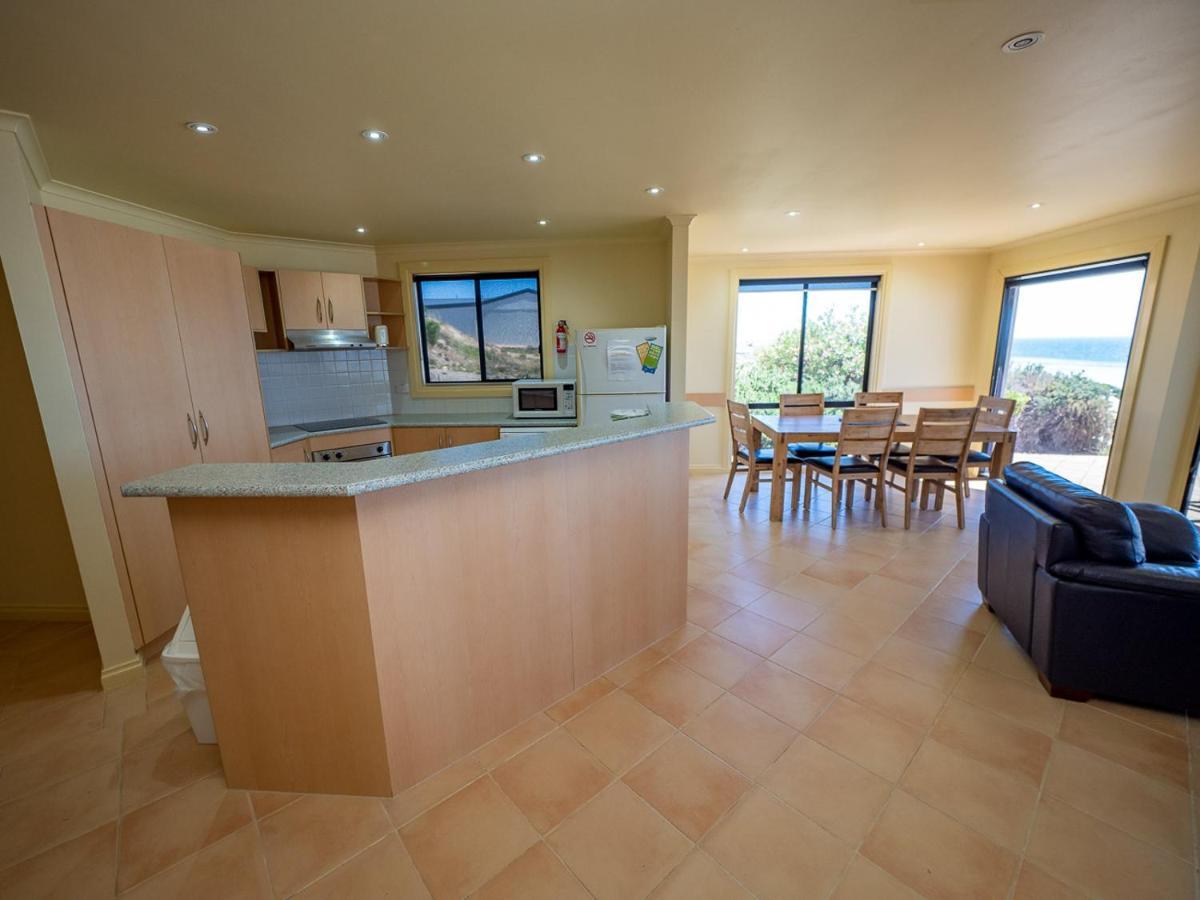 Cliff House Beachfront Villas مونتا المظهر الخارجي الصورة