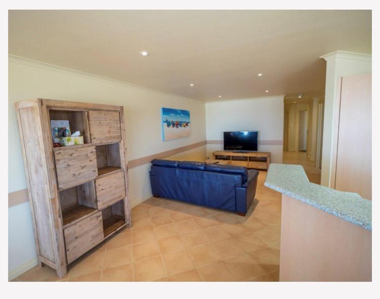 Cliff House Beachfront Villas مونتا المظهر الخارجي الصورة